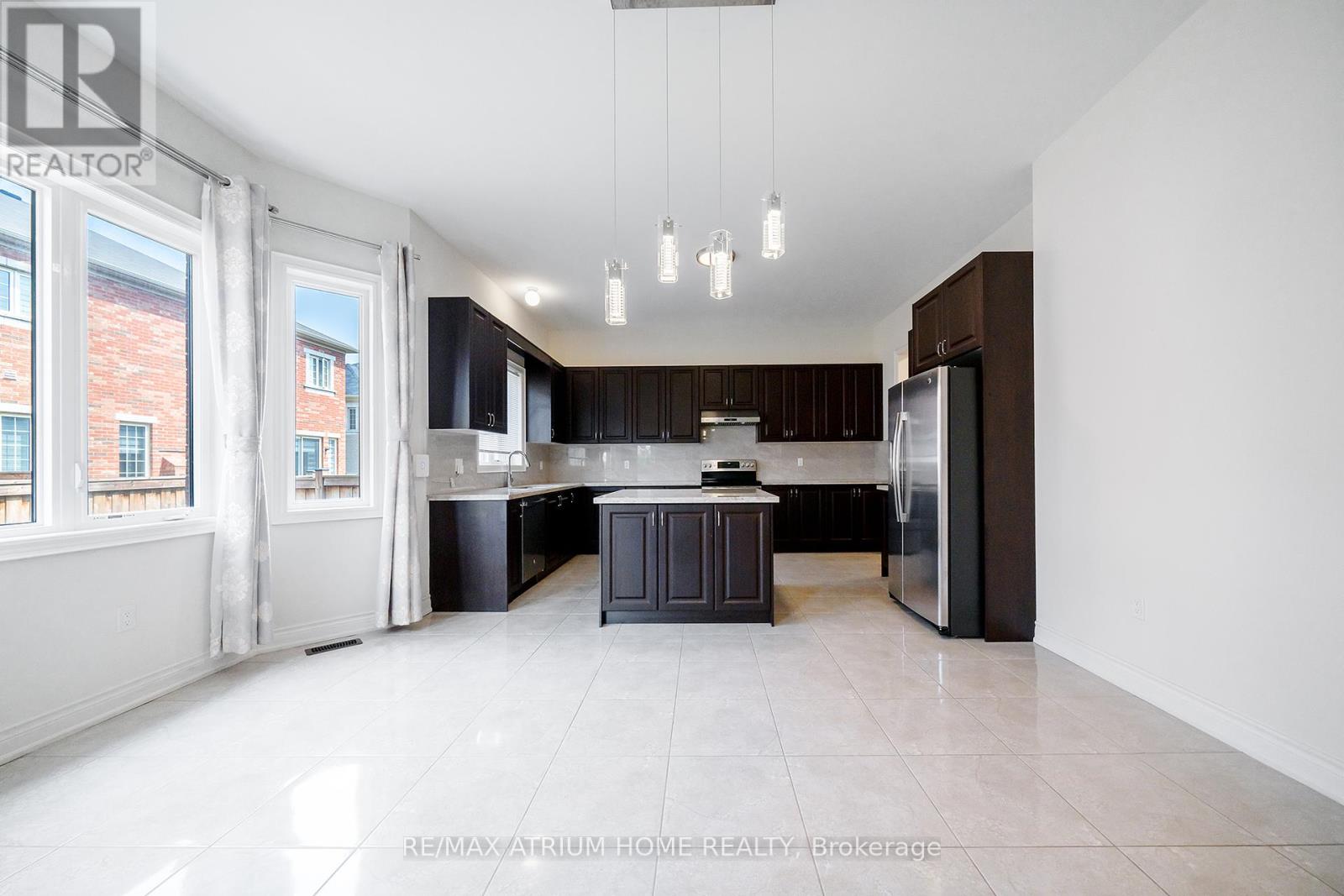 Photo 12 of 3320 Meadow Marsh Crescent, Oakville ON