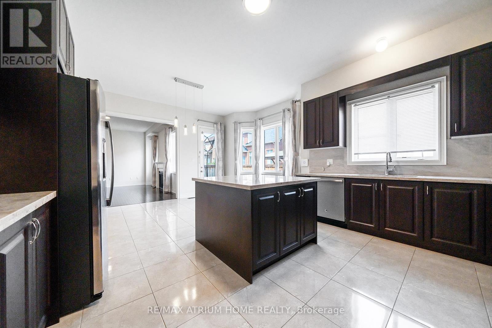 Photo 13 of 3320 Meadow Marsh Crescent, Oakville ON