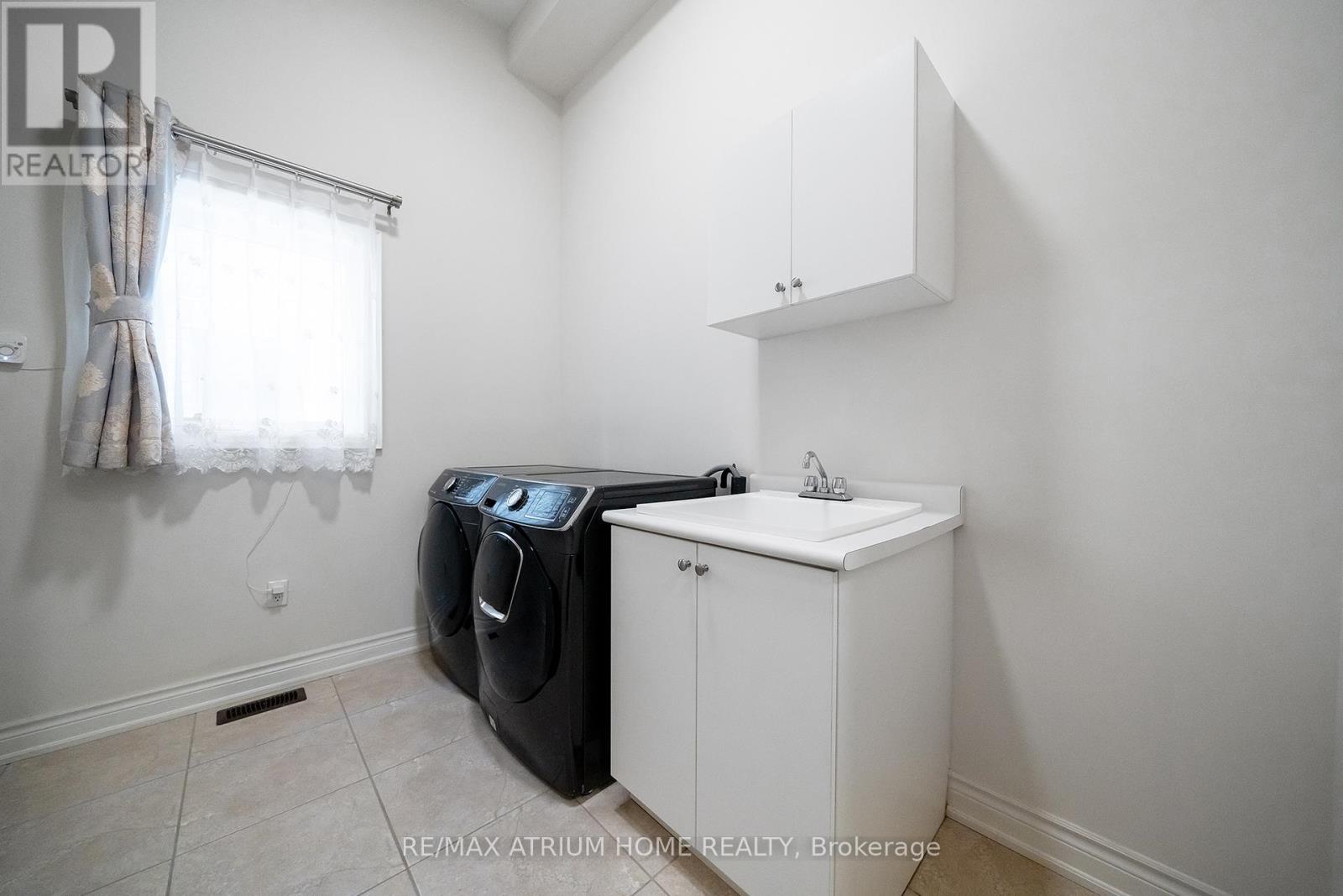 Photo 19 of 3320 Meadow Marsh Crescent, Oakville ON