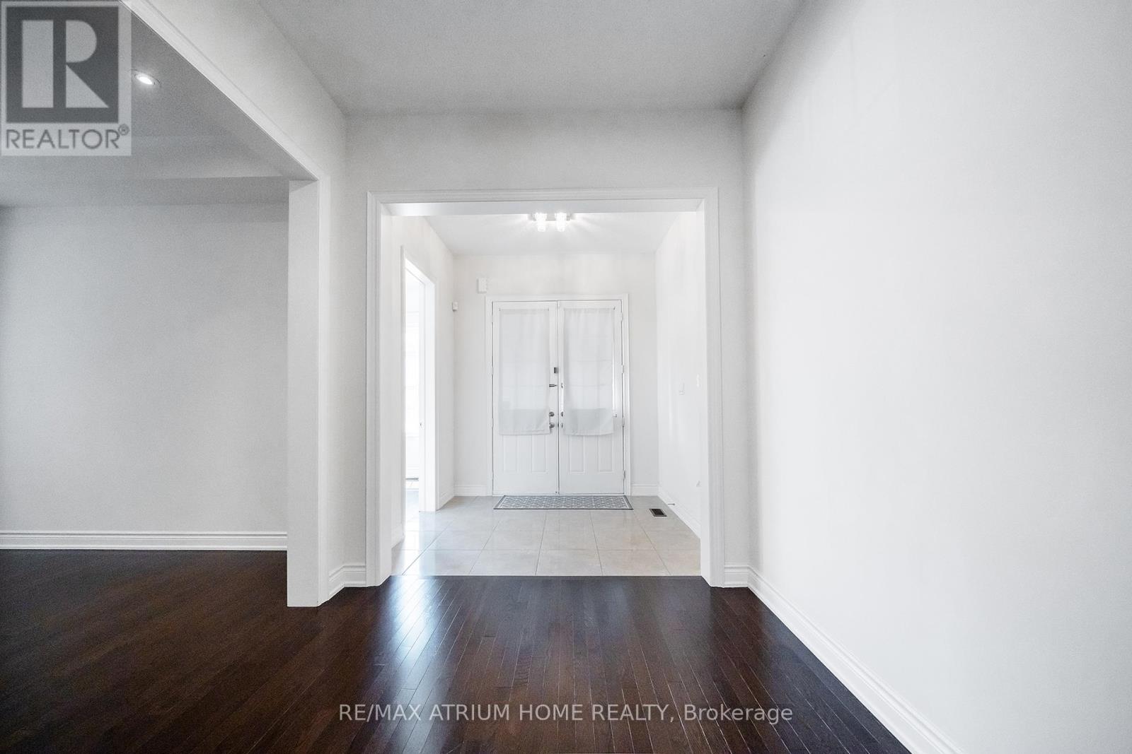 Photo 2 of 3320 Meadow Marsh Crescent, Oakville ON