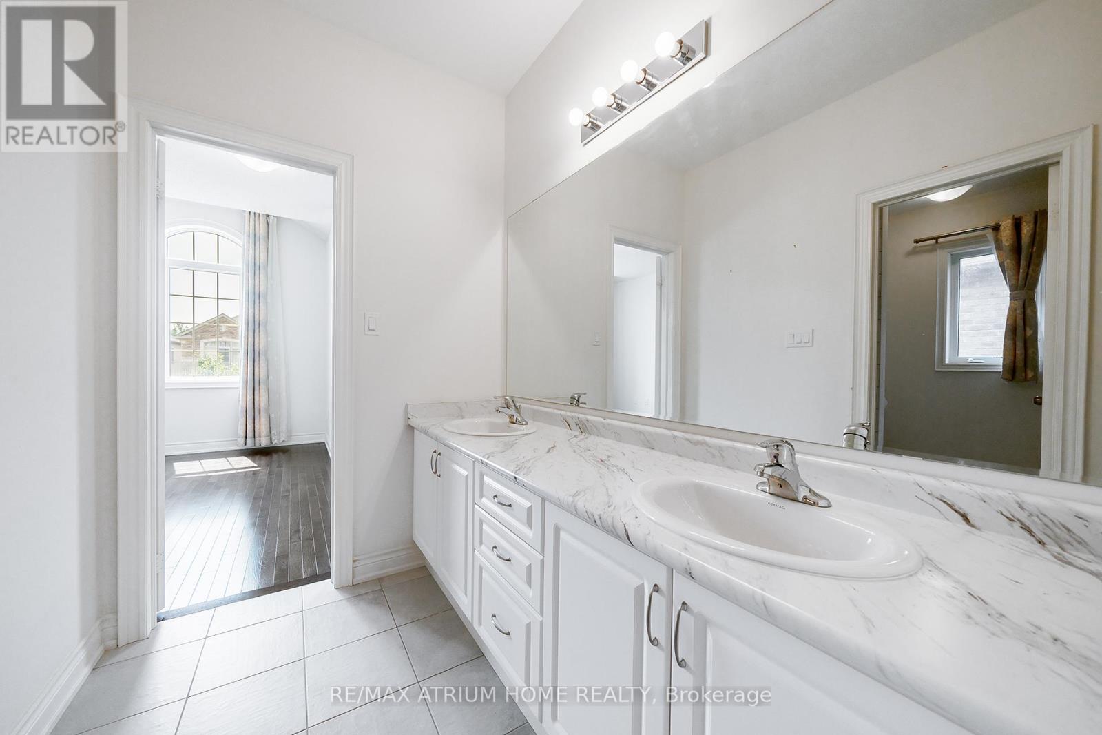 Photo 25 of 3320 Meadow Marsh Crescent, Oakville ON