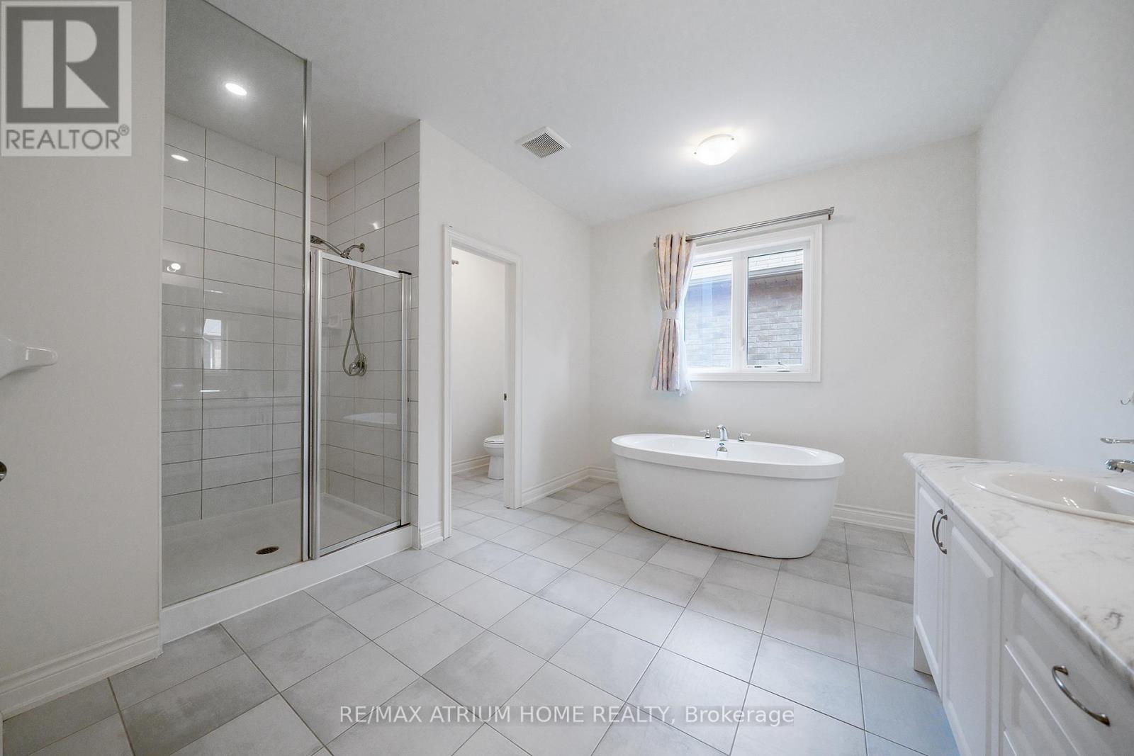 Photo 35 of 3320 Meadow Marsh Crescent, Oakville ON