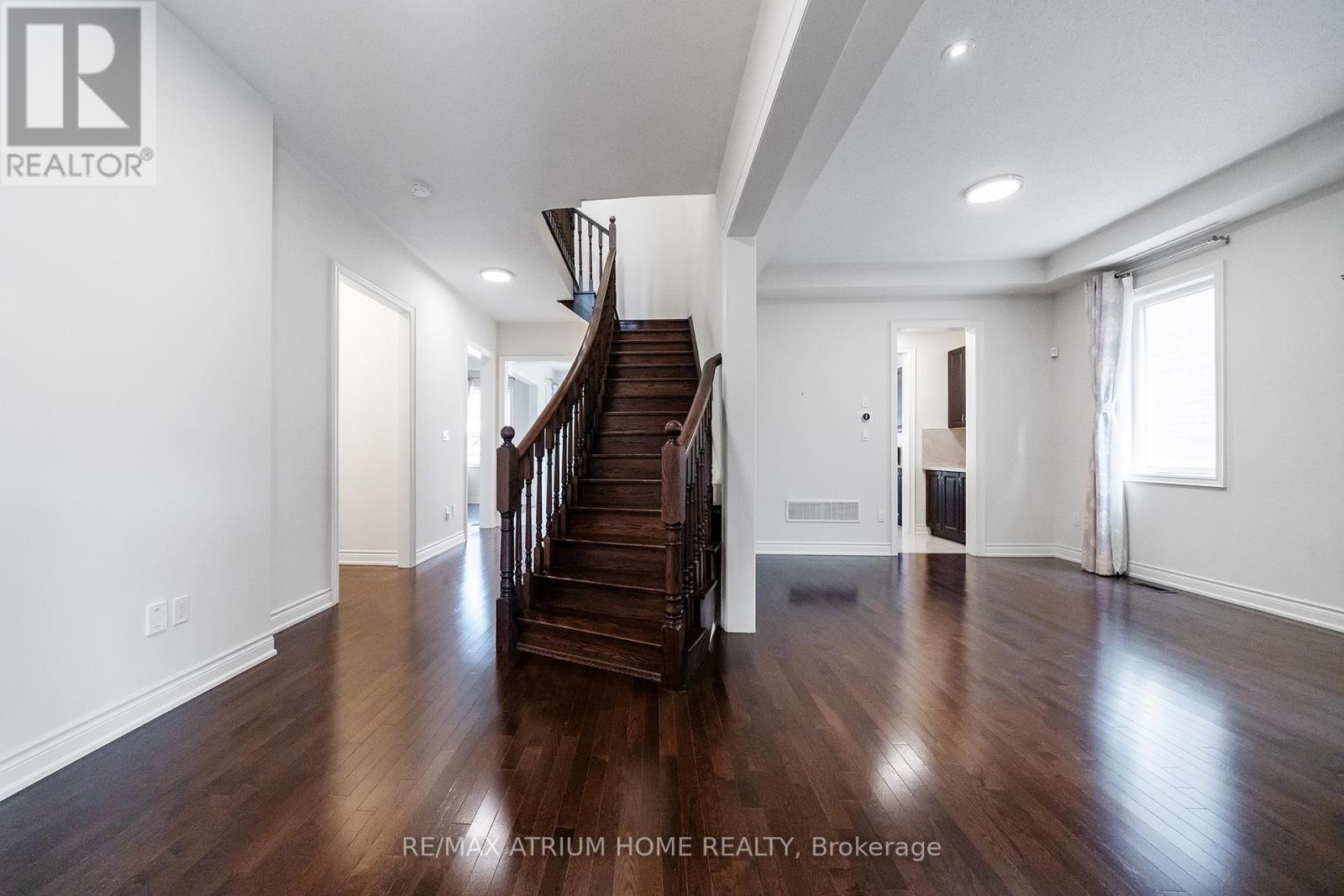 Photo 6 of 3320 Meadow Marsh Crescent, Oakville ON