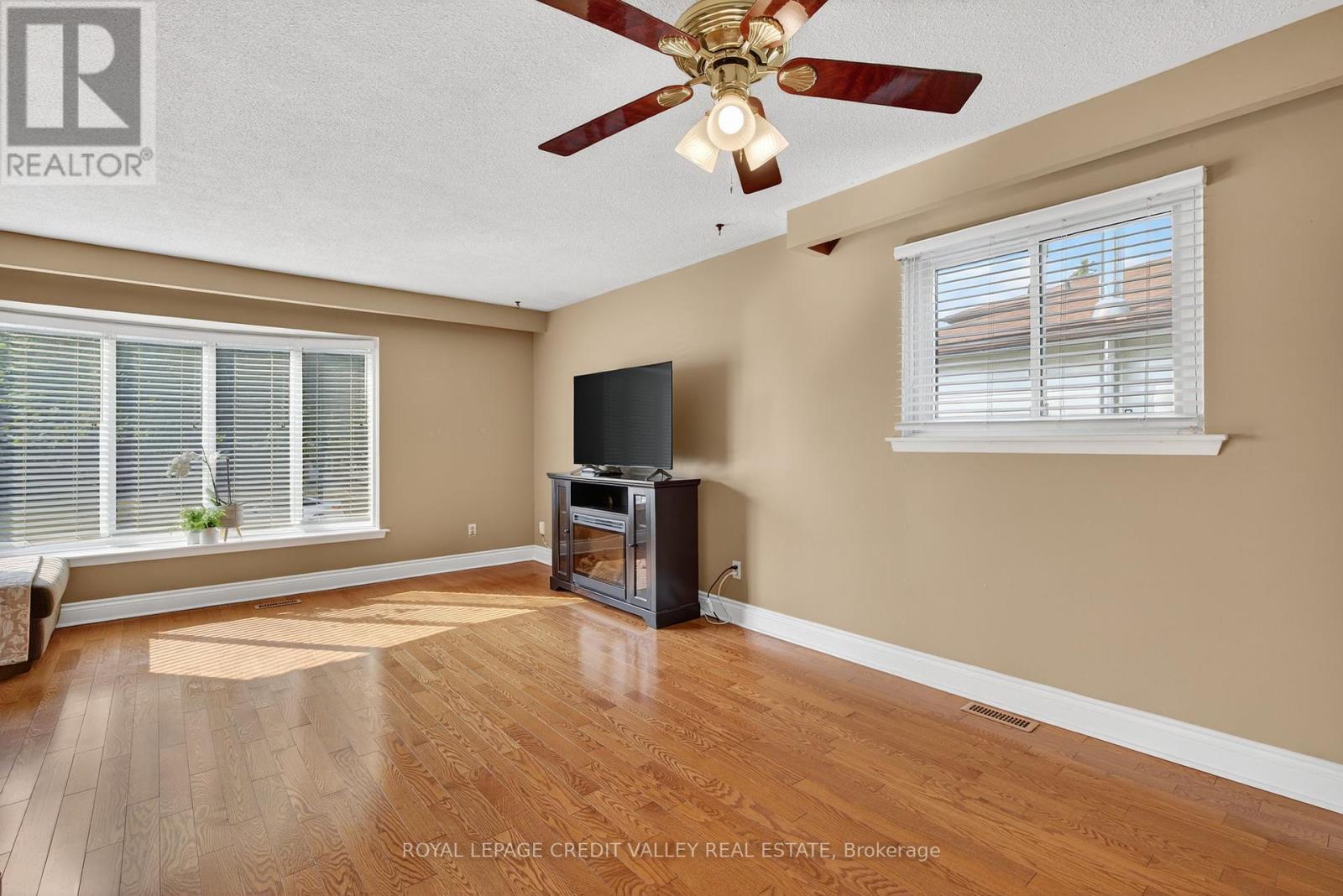 Photo 41 of 60 Gondola Crescent, Brampton ON