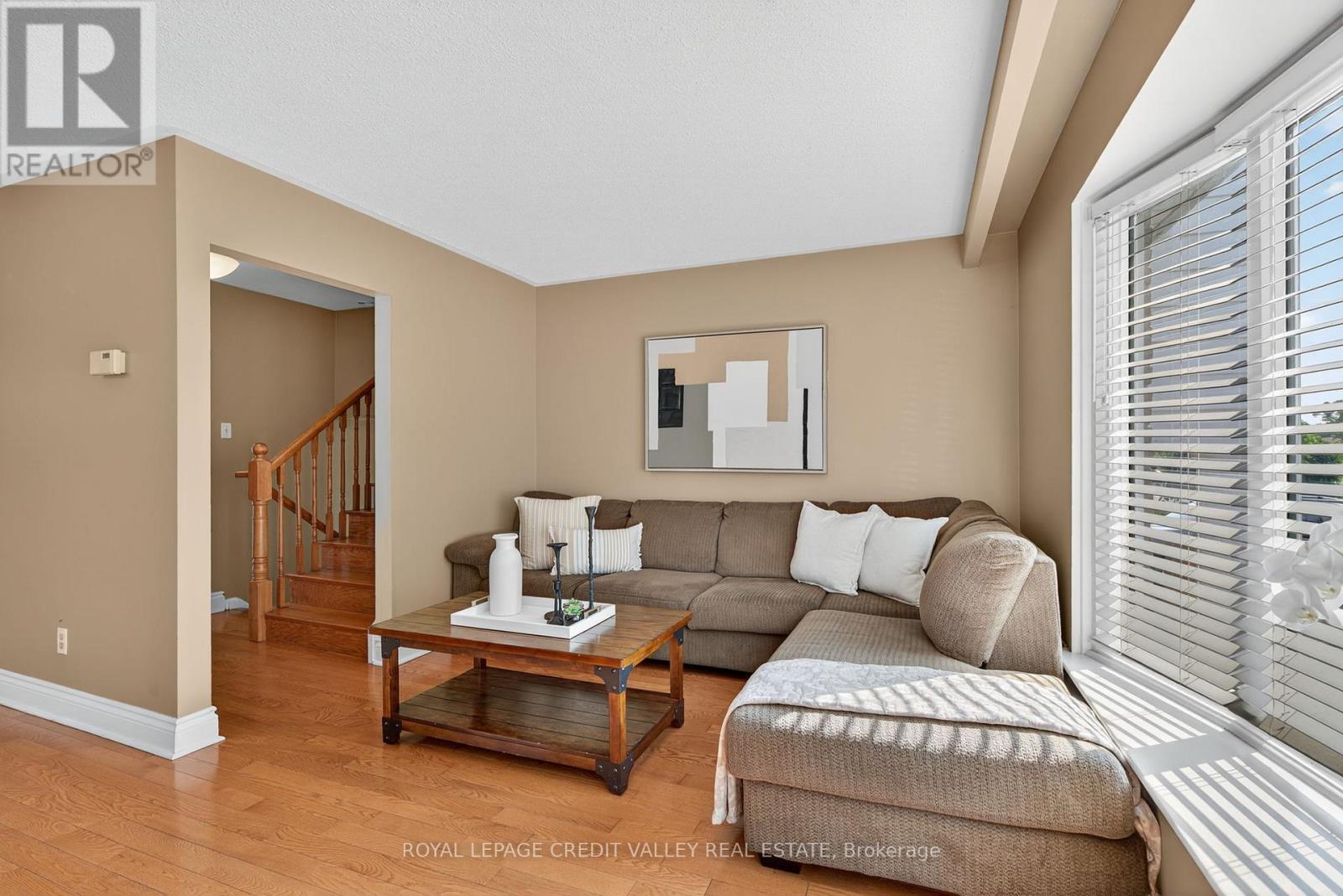 Photo 3 of 60 Gondola Crescent, Brampton ON