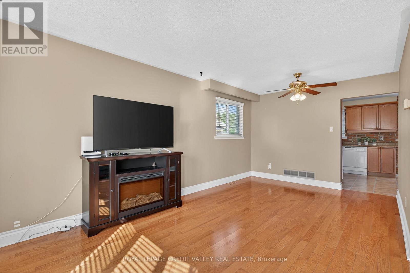 Photo 19 of 60 Gondola Crescent, Brampton ON