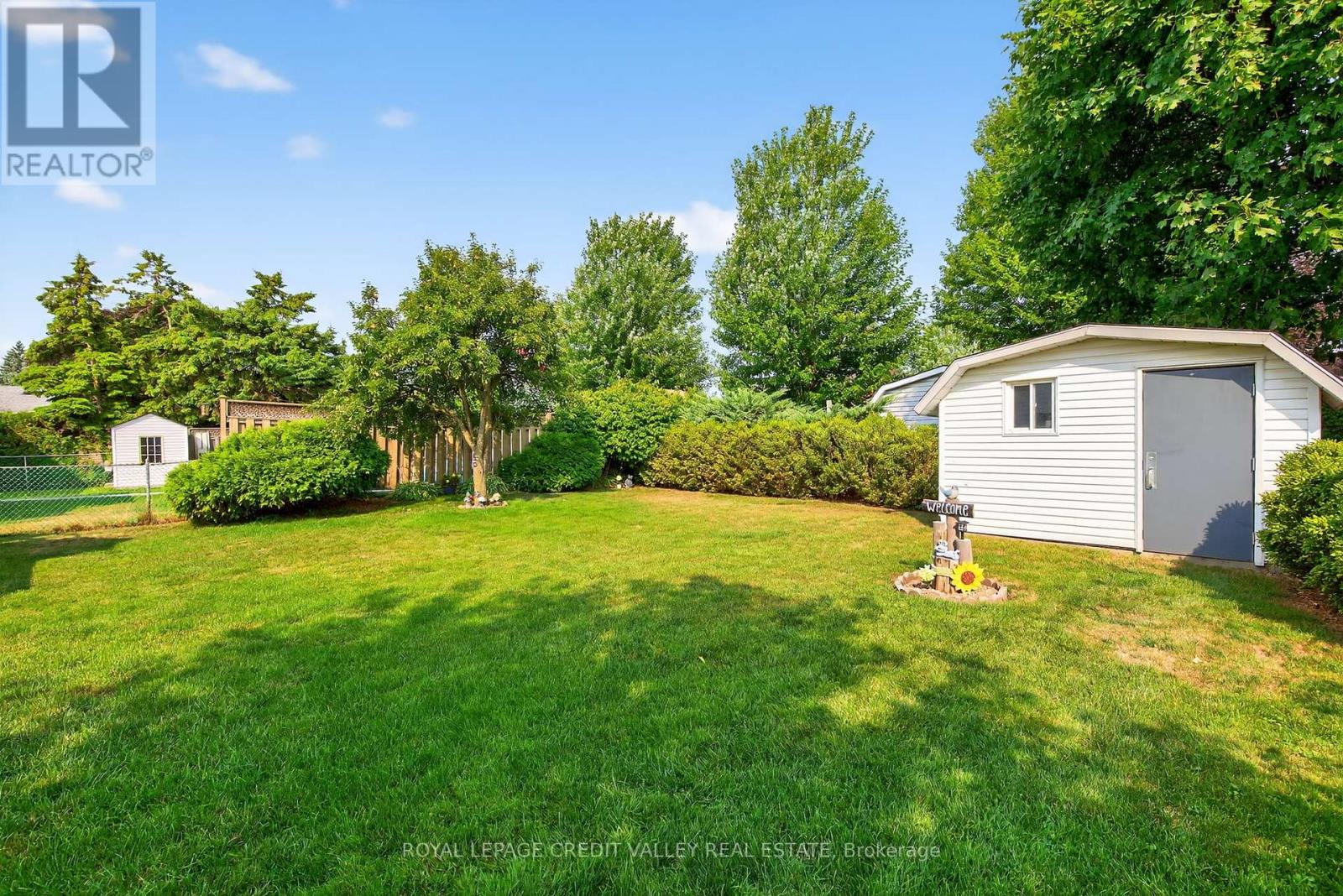 Photo 11 of 60 Gondola Crescent, Brampton ON