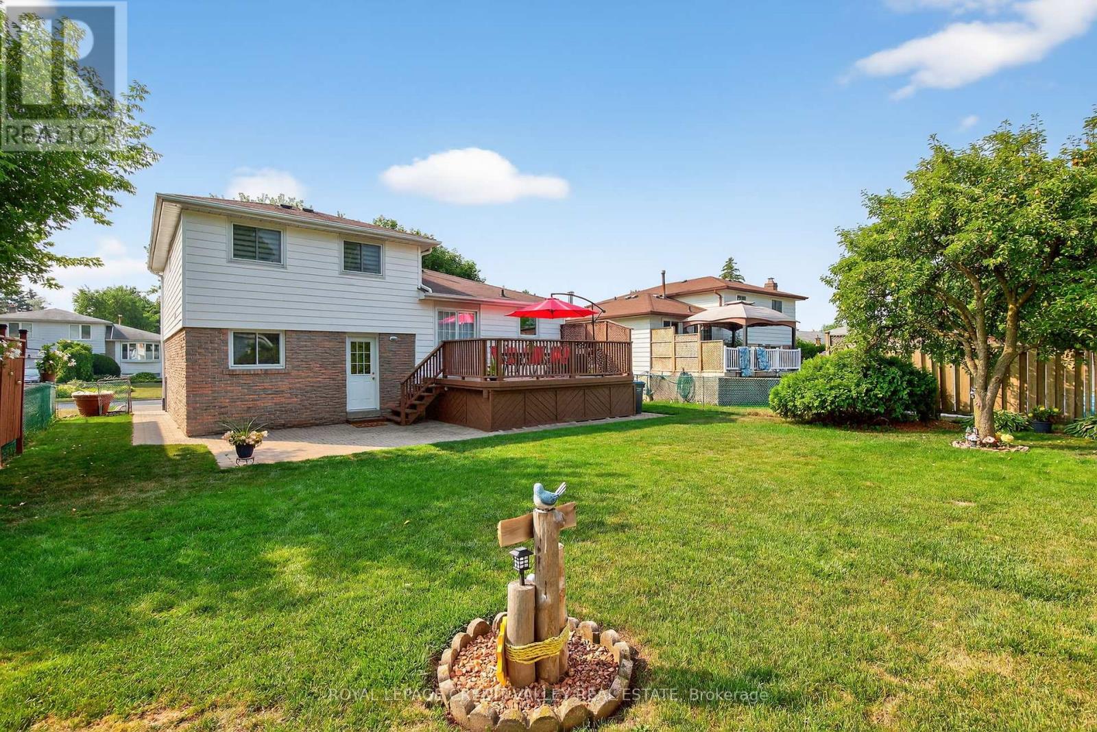 Photo 13 of 60 Gondola Crescent, Brampton ON