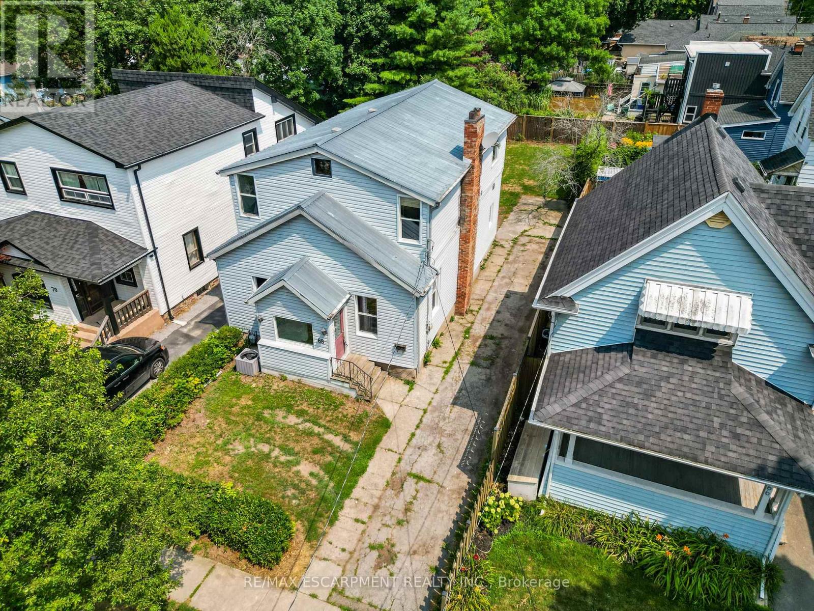 Photo 2 of 68 Henry Street, St Catharines ON