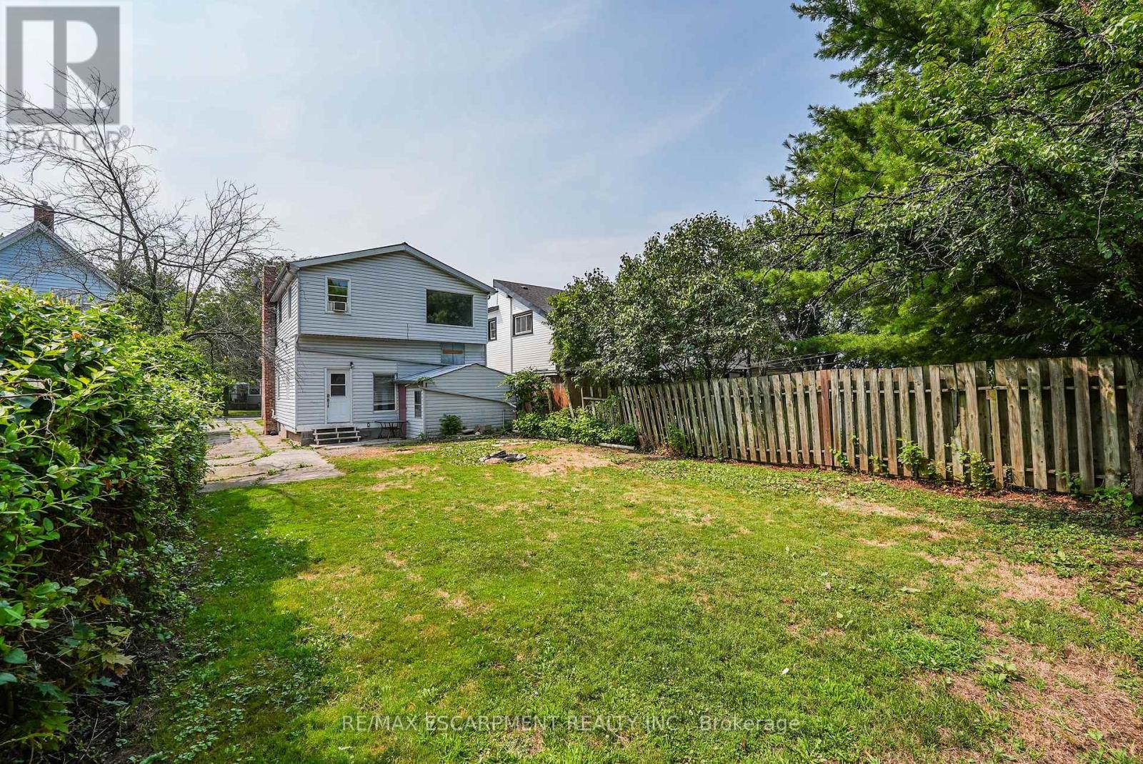 Photo 21 of 68 Henry Street, St Catharines ON