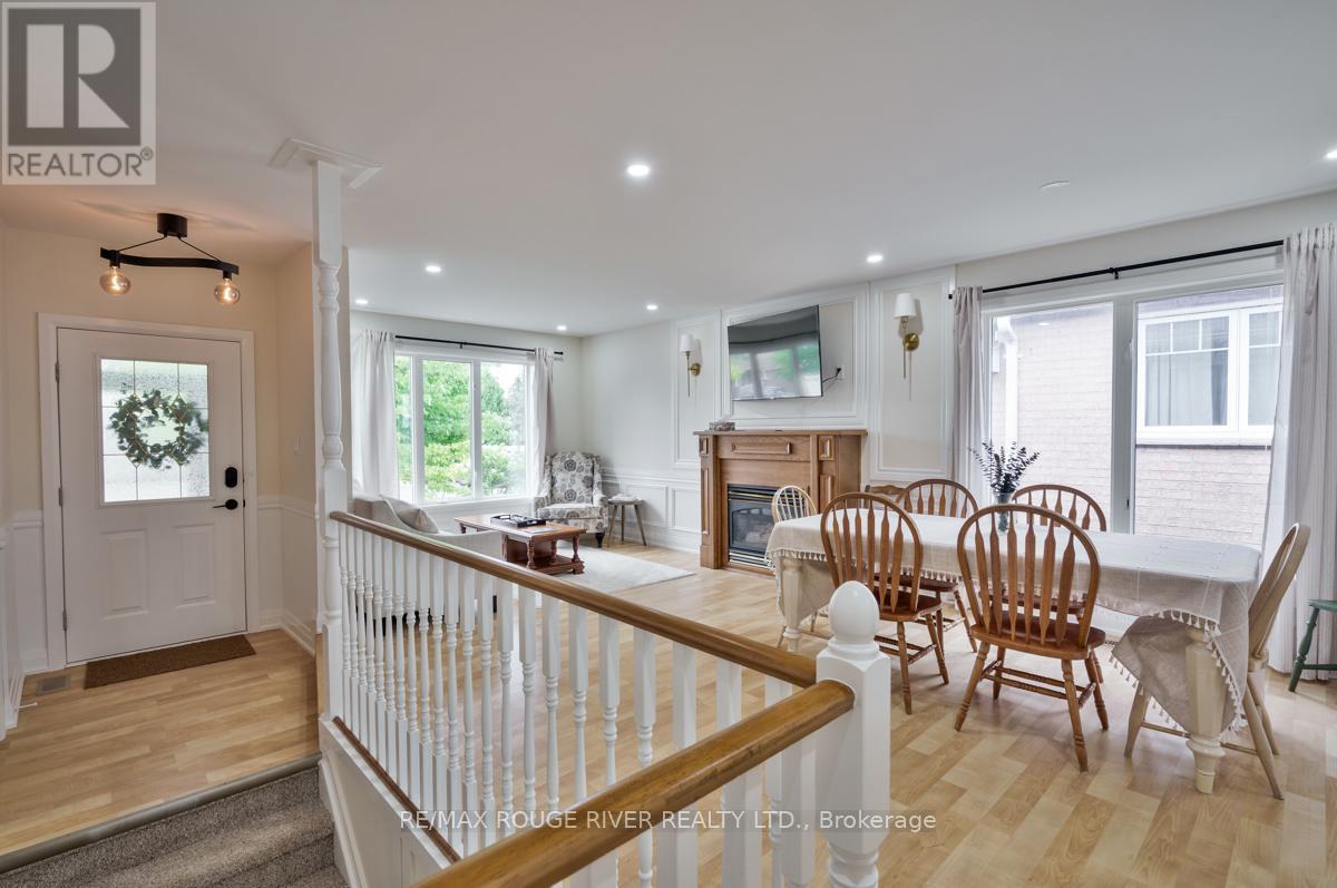 Photo 3 of 333 Mary Street W, Kawartha Lakes ON