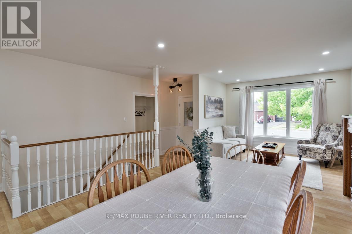 Photo 4 of 333 Mary Street W, Kawartha Lakes ON