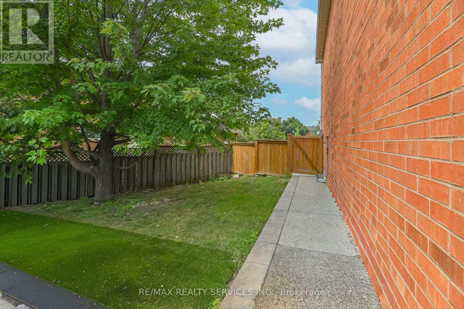 Photo 25 of 29 Leneck Avenue, Brampton ON