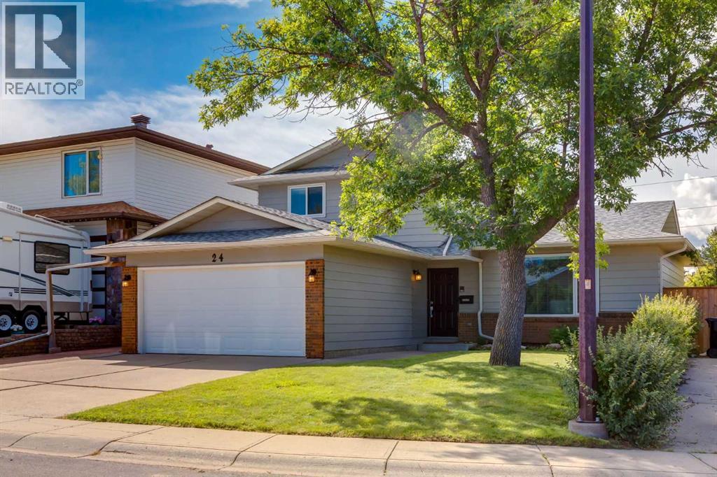 Single Family House for Sale in  Berkley Place NW Beddington Heights Calgary 
