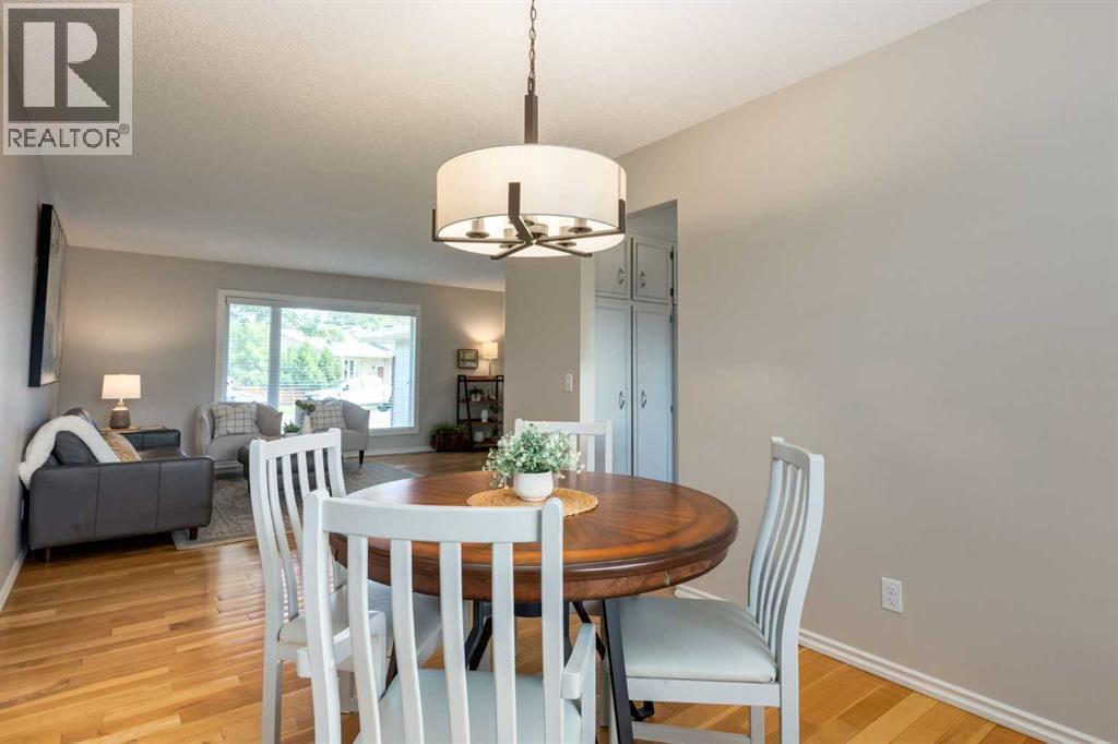 Single Family House for Sale in  Berkley Place NW Beddington Heights Calgary 