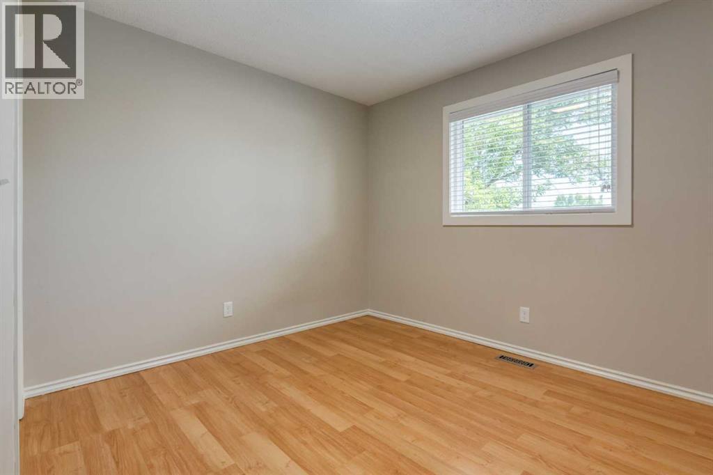 Single Family House for Sale in  Berkley Place NW Beddington Heights Calgary 
