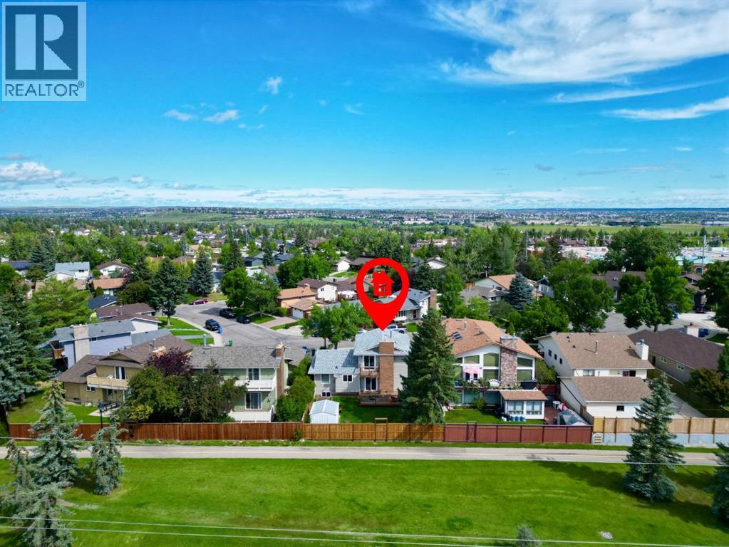 Single Family House for Sale in  Berkley Place NW Beddington Heights Calgary 
