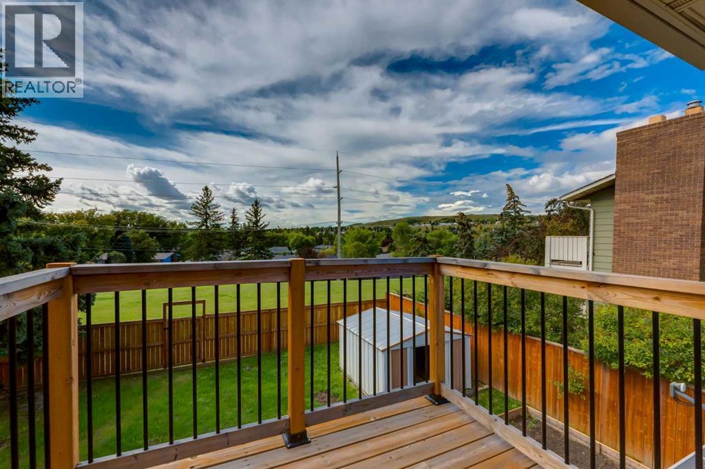Single Family House for Sale in  Berkley Place NW Beddington Heights Calgary 