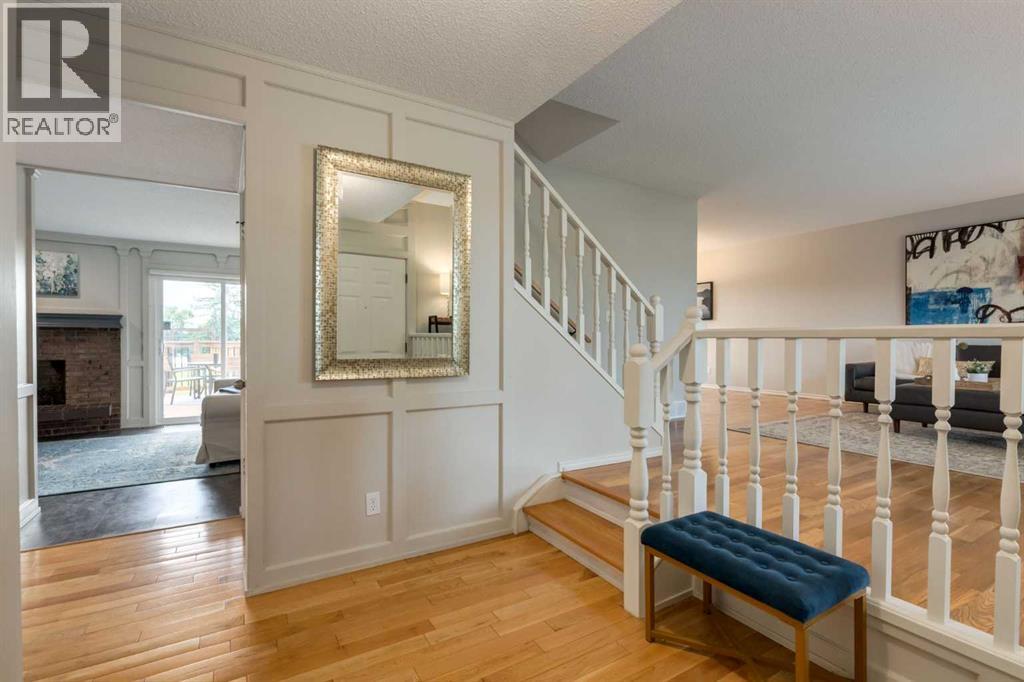Single Family House for Sale in  Berkley Place NW Beddington Heights Calgary 