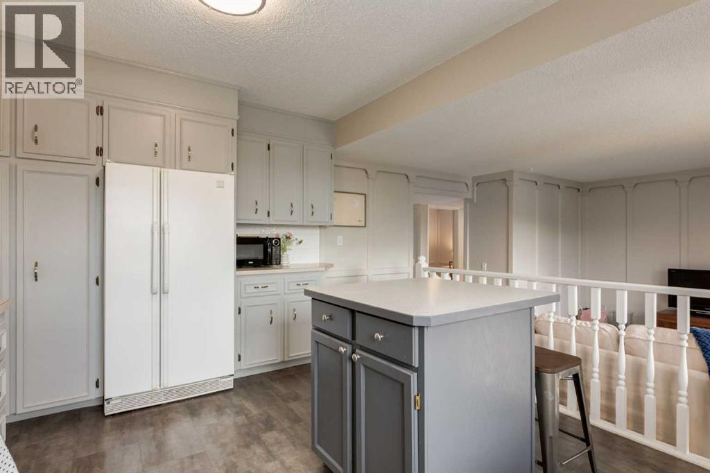 Single Family House for Sale in  Berkley Place NW Beddington Heights Calgary 
