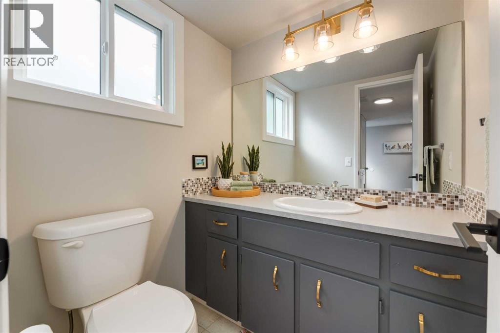 Single Family House for Sale in  Berkley Place NW Beddington Heights Calgary 