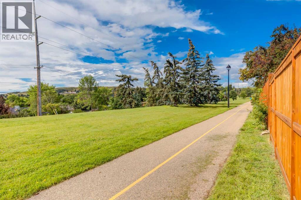 Single Family House for Sale in  Berkley Place NW Beddington Heights Calgary 