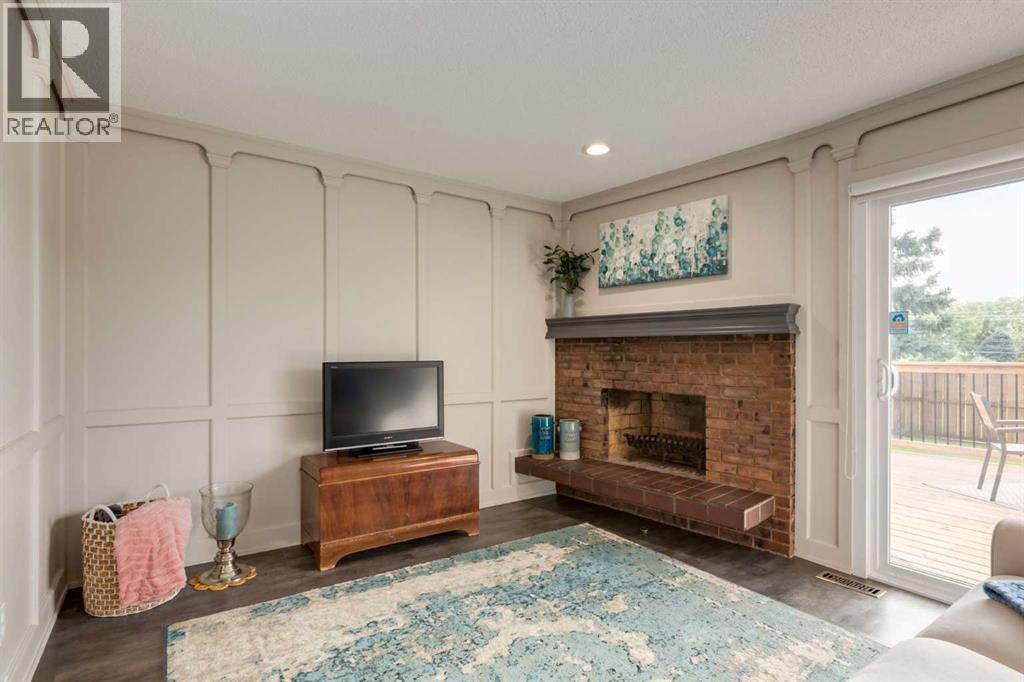 Single Family House for Sale in  Berkley Place NW Beddington Heights Calgary 
