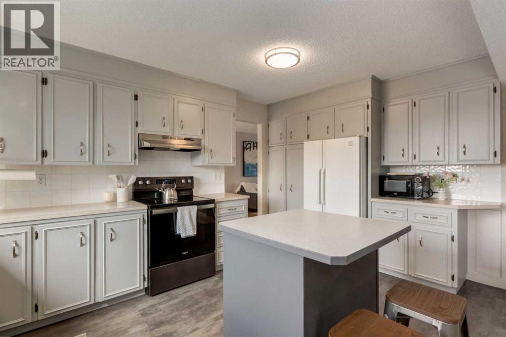 Single Family House for Sale in  Berkley Place NW Beddington Heights Calgary 