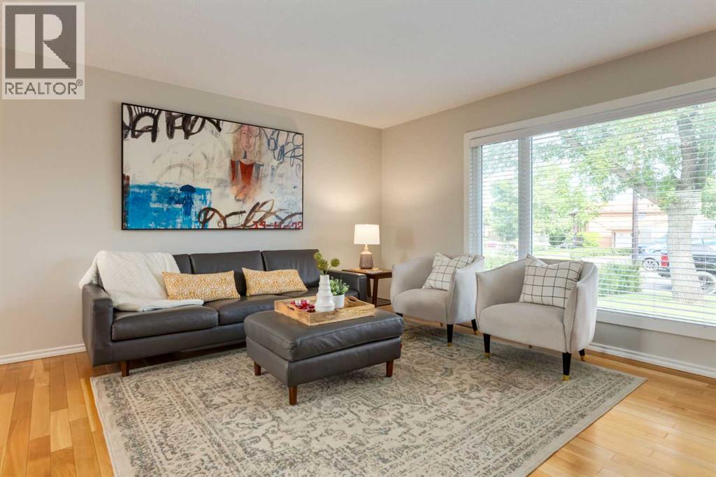 Single Family House for Sale in  Berkley Place NW Beddington Heights Calgary 