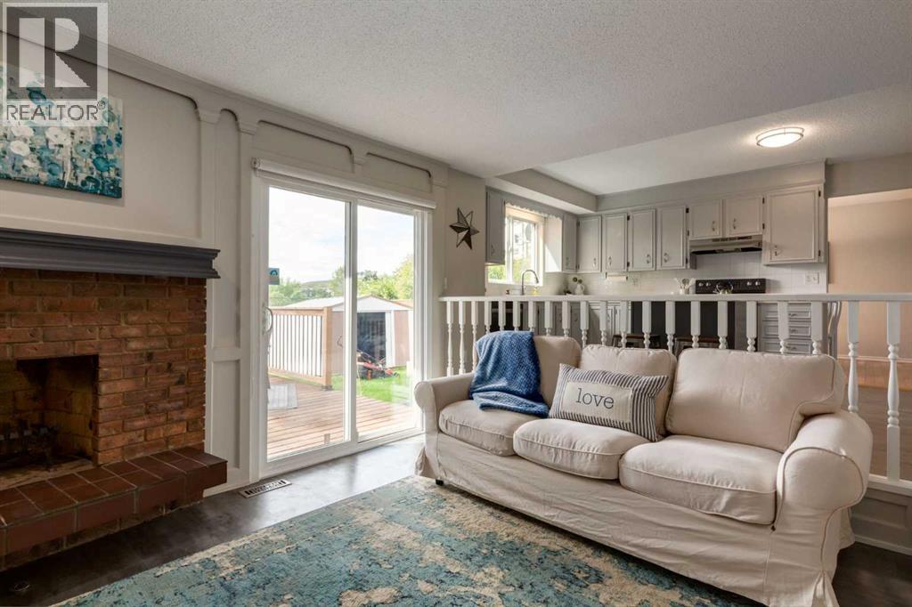 Single Family House for Sale in  Berkley Place NW Beddington Heights Calgary 