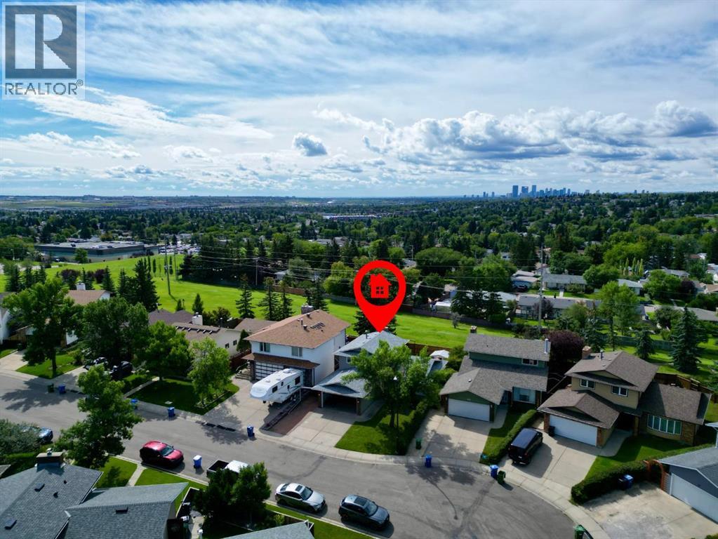 Single Family House for Sale in  Berkley Place NW Beddington Heights Calgary 
