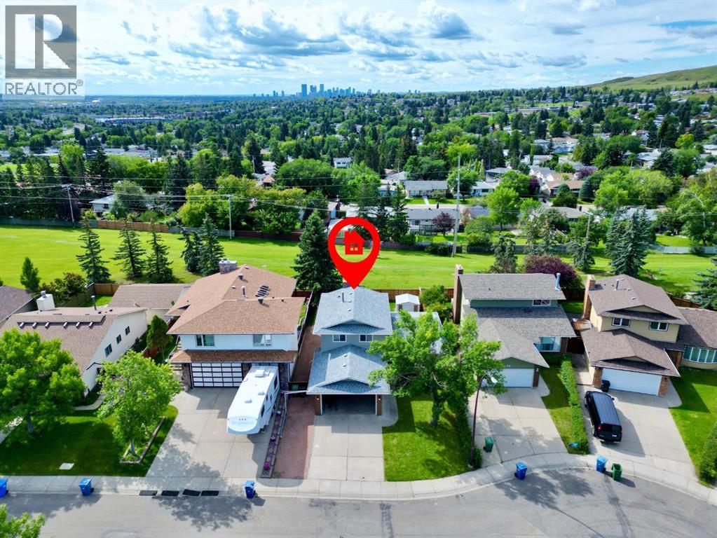 24 Berkley Place NW, Calgary, Alberta