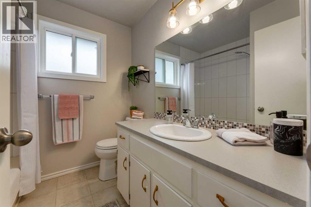 Single Family House for Sale in  Berkley Place NW Beddington Heights Calgary 