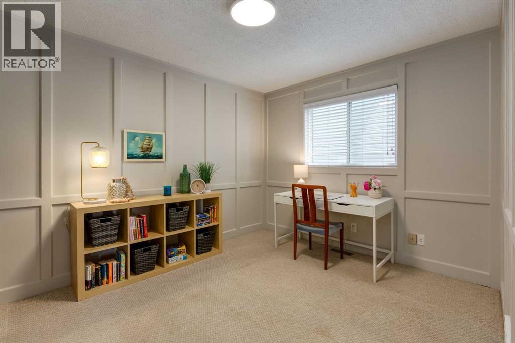 Single Family House for Sale in  Berkley Place NW Beddington Heights Calgary 