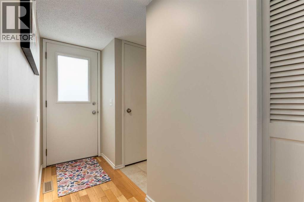 Single Family House for Sale in  Berkley Place NW Beddington Heights Calgary 