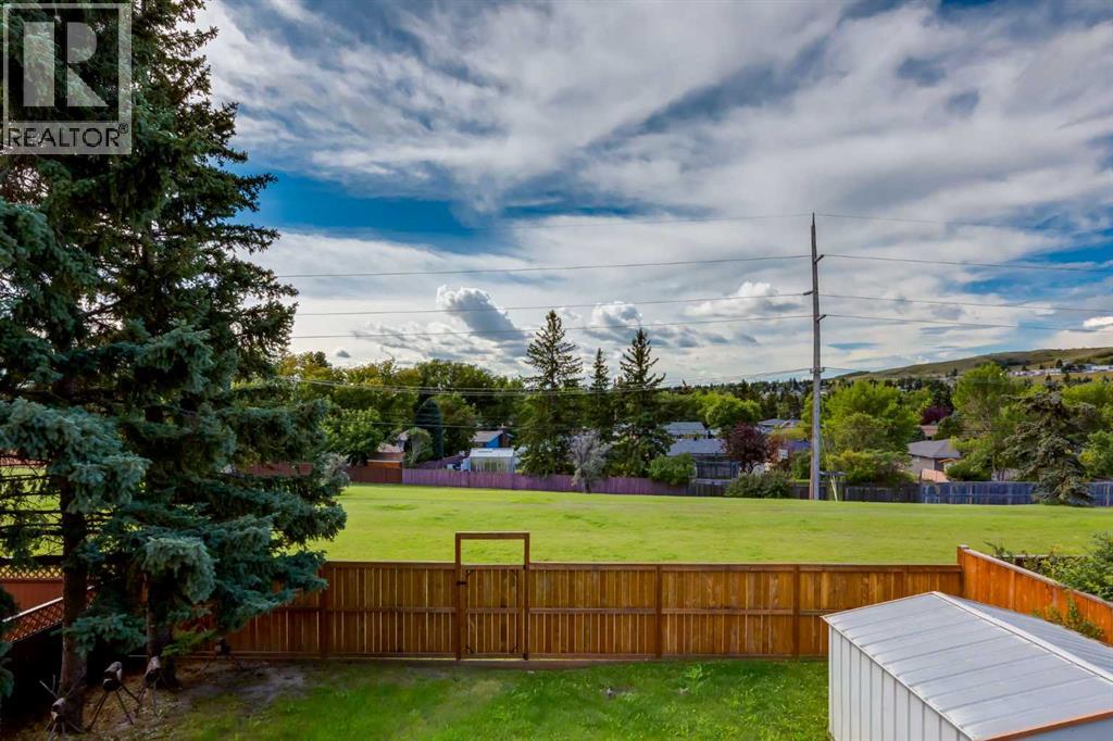 Single Family House for Sale in  Berkley Place NW Beddington Heights Calgary 