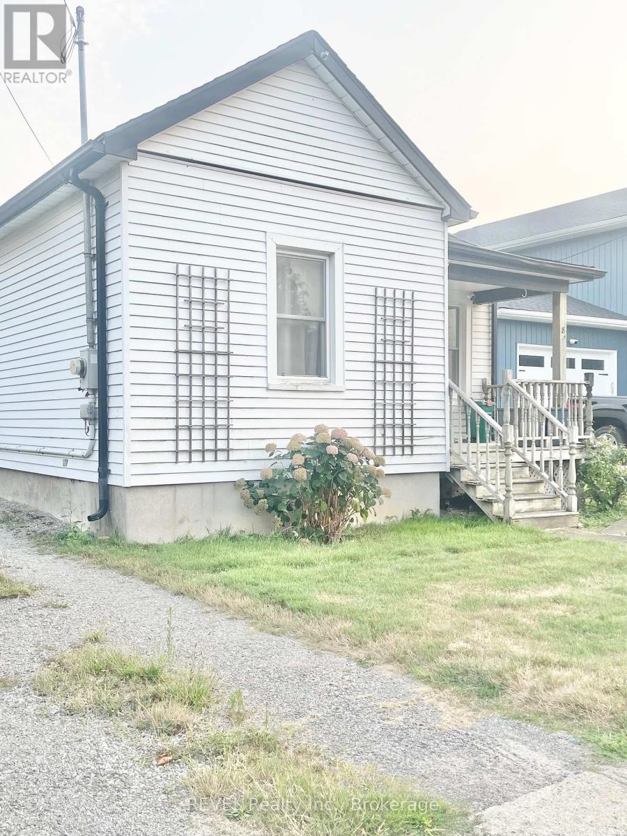 Photo 2 of 8 Monck Street, St Catharines ON