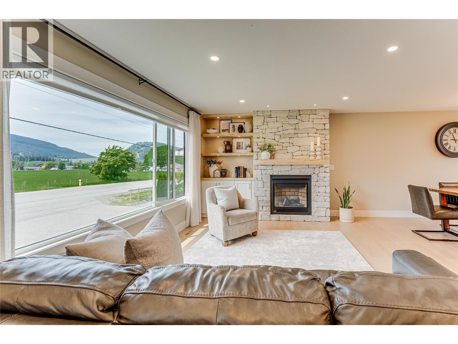 Photo 7 of 8935 Kalamalka Road, Coldstream BC