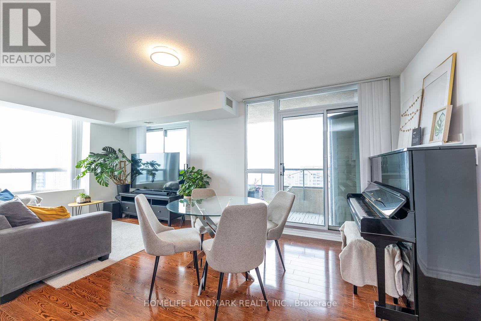 Photo 10 of 3510 18 Spring Garden Avenue, Toronto ON