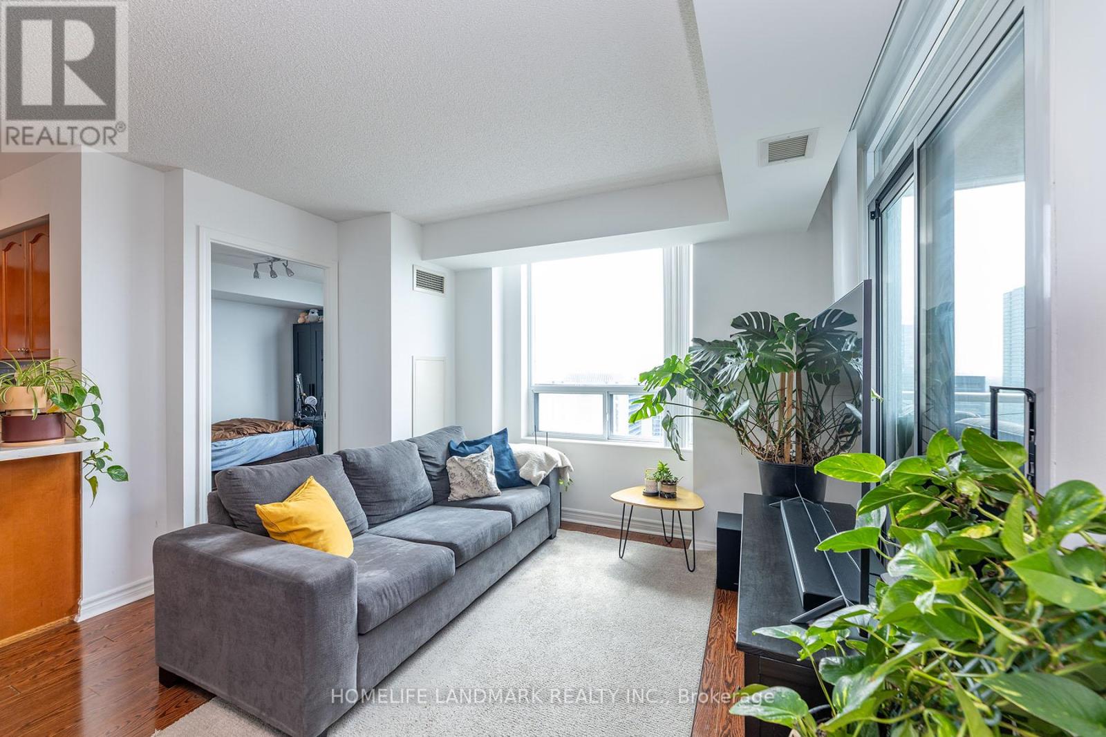 Photo 12 of 3510 18 Spring Garden Avenue, Toronto ON