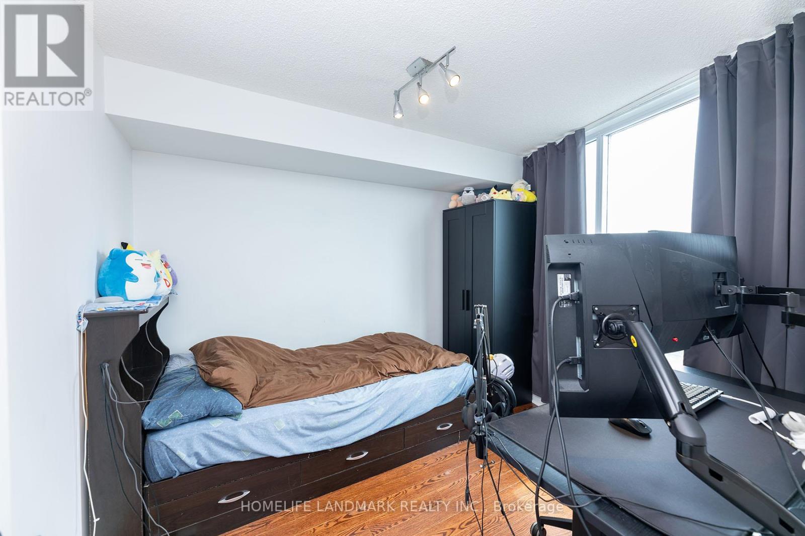 Photo 19 of 3510 18 Spring Garden Avenue, Toronto ON