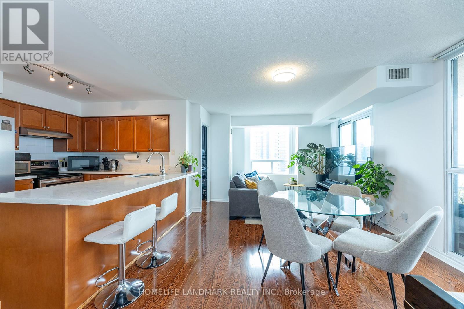 Photo 2 of 3510 18 Spring Garden Avenue, Toronto ON