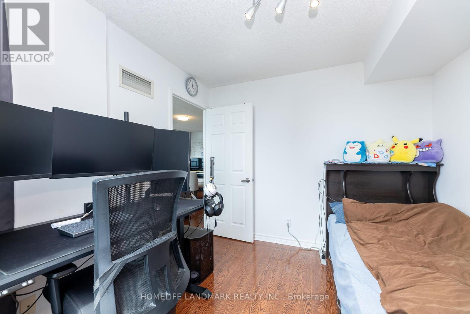 Photo 20 of 3510 18 Spring Garden Avenue, Toronto ON