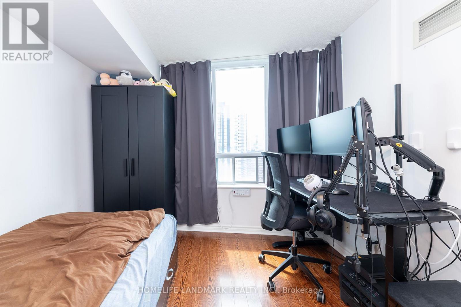 Photo 21 of 3510 18 Spring Garden Avenue, Toronto ON