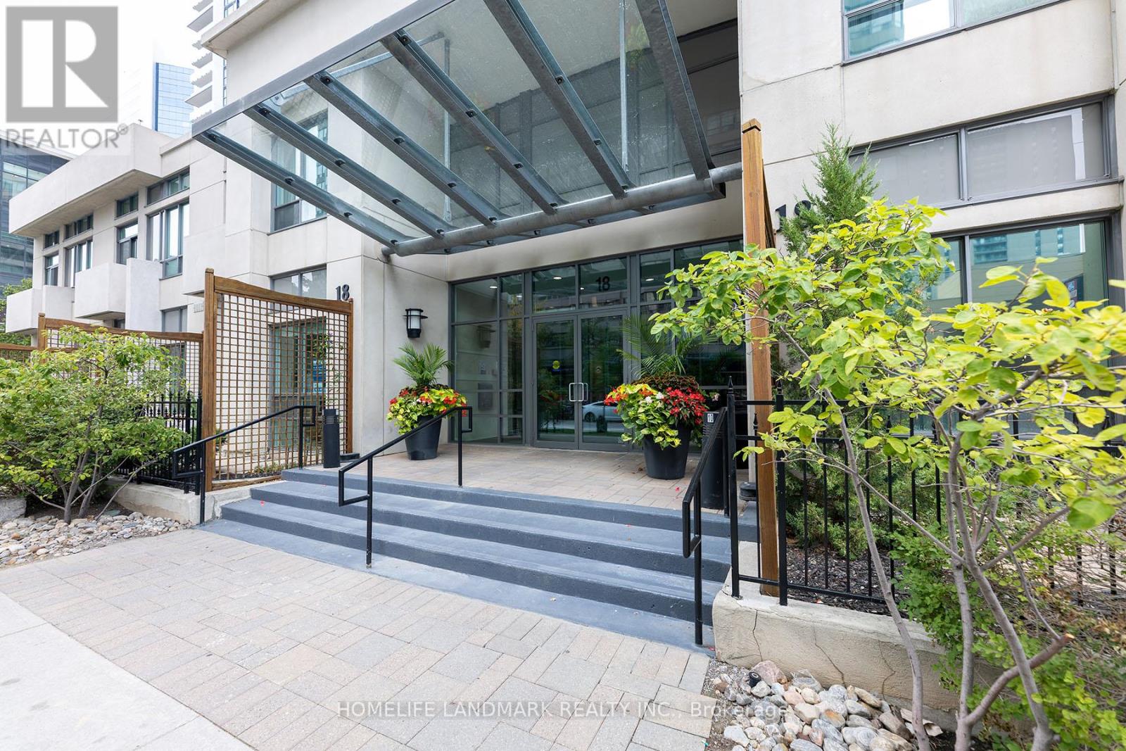 Photo 33 of 3510 18 Spring Garden Avenue, Toronto ON