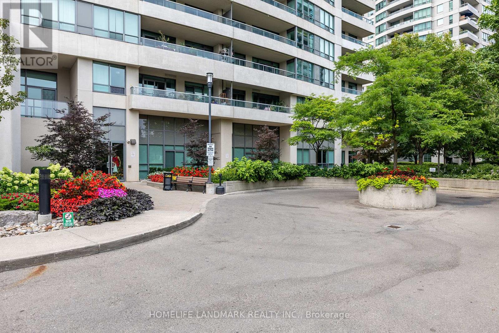 Photo 42 of 3510 18 Spring Garden Avenue, Toronto ON