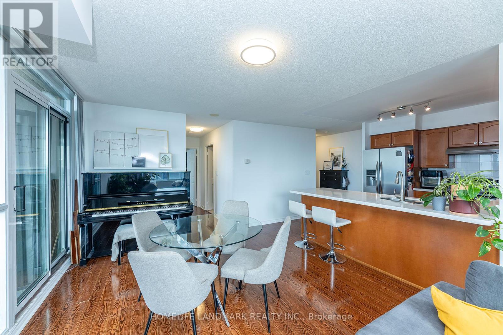 Photo 8 of 3510 18 Spring Garden Avenue, Toronto ON