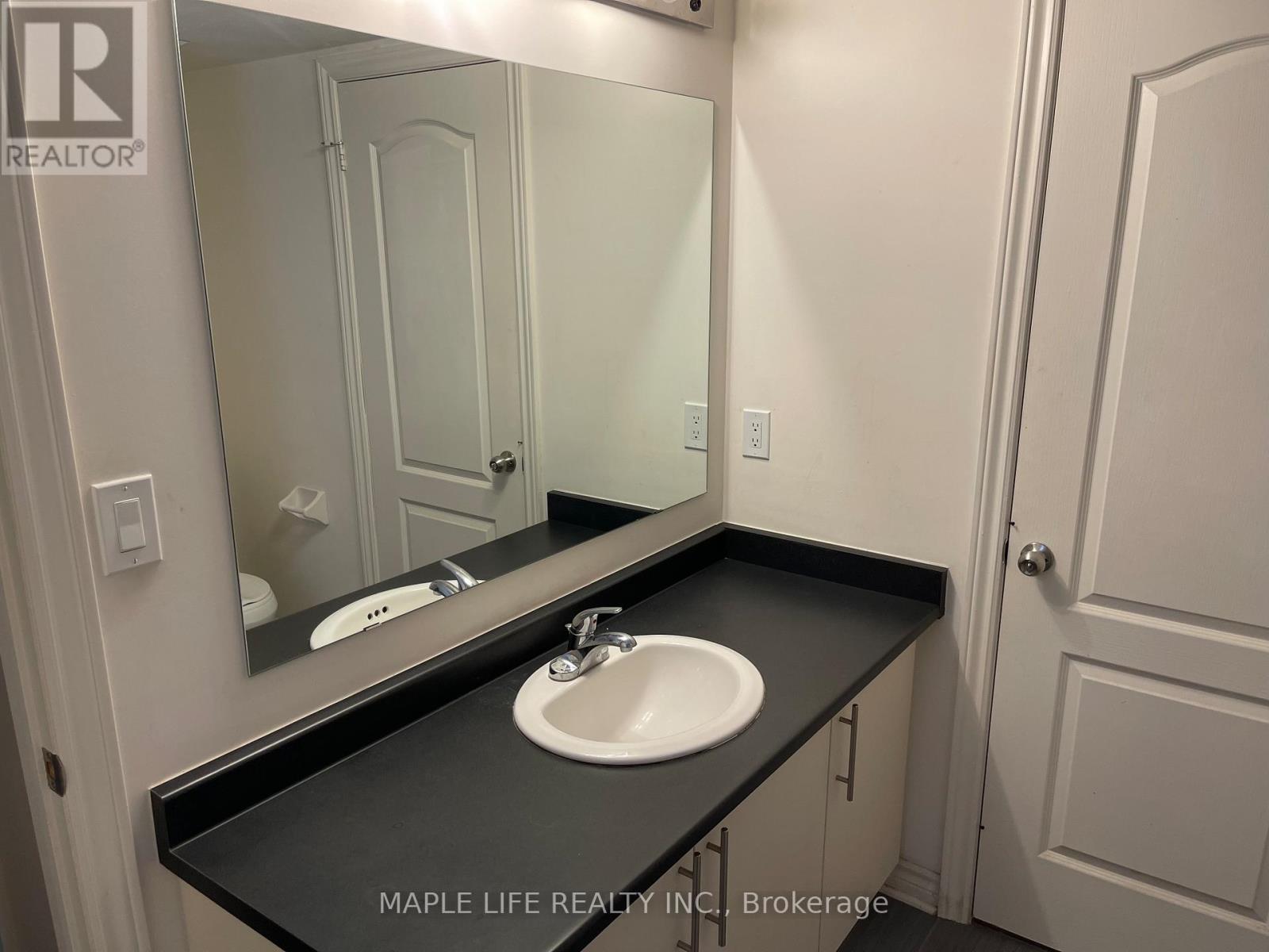 Photo 14 of 8 12 Eaton Park Lane E, Toronto ON