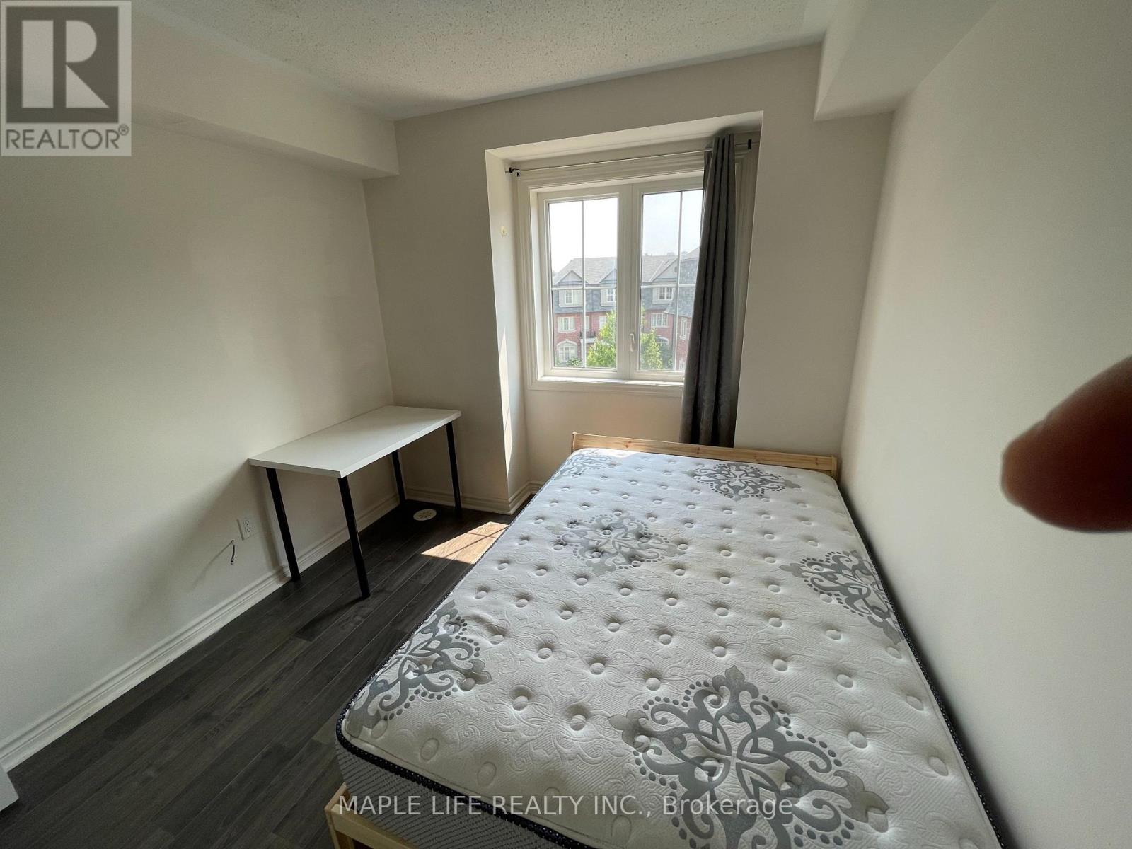 Photo 1 of 8 12 Eaton Park Lane E, Toronto ON
