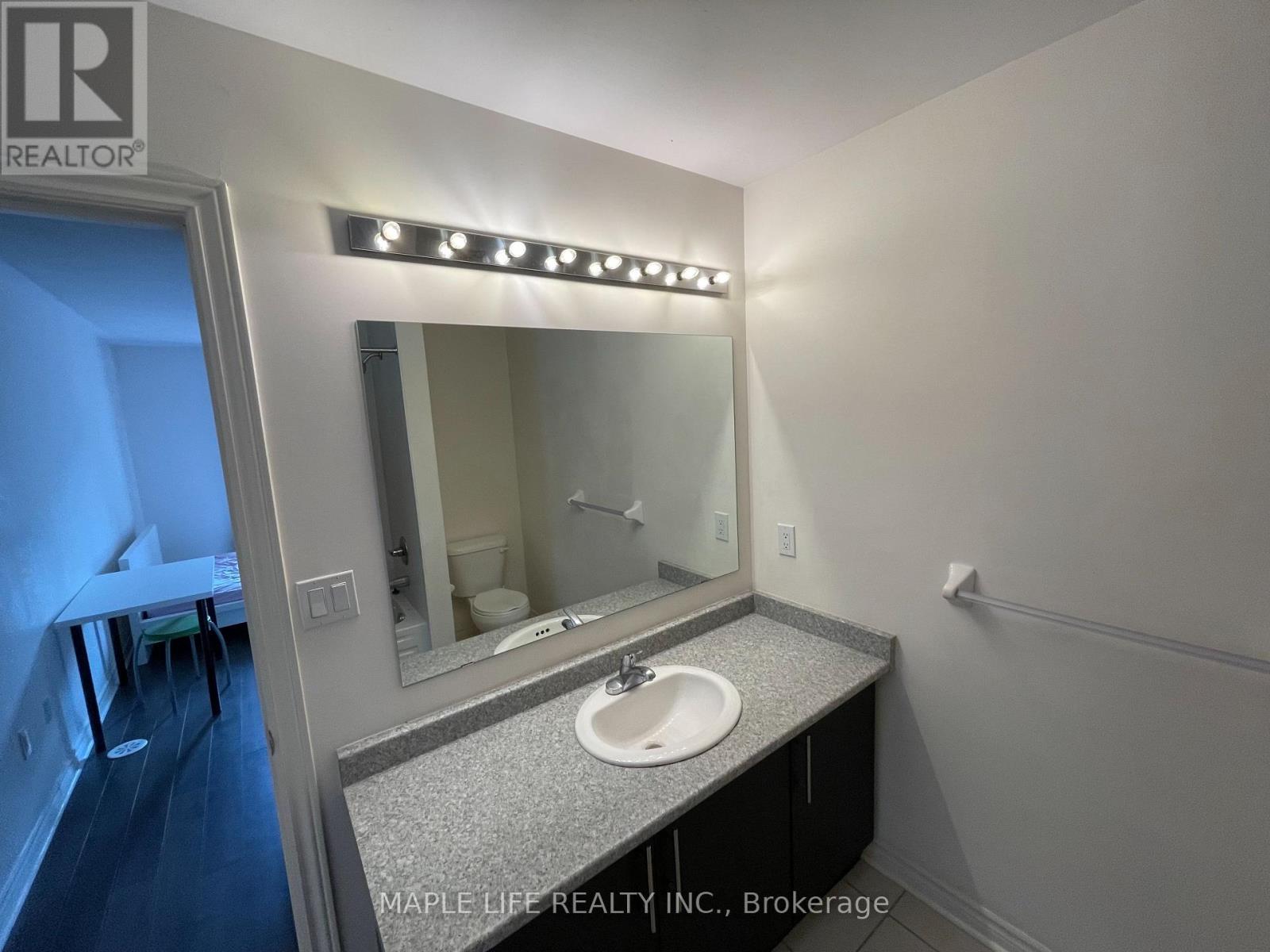 Photo 16 of 8 12 Eaton Park Lane E, Toronto ON